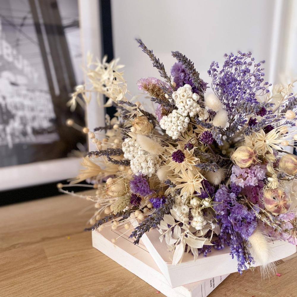 bouquet de fleurs sechees violet et blanc lavande