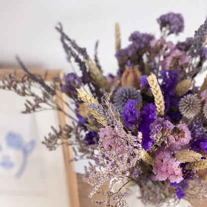 bouquet de fleurs sechees champetre rustique violet bleu rose texture