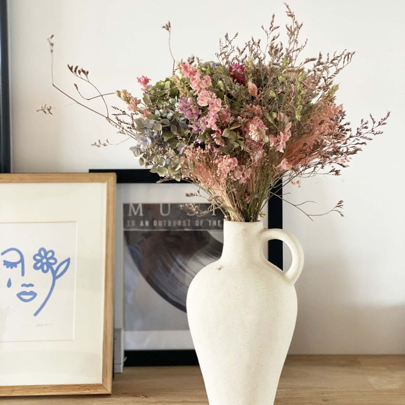 bouquet de fleurs sechees hortensia bleu vert et fleurs roses