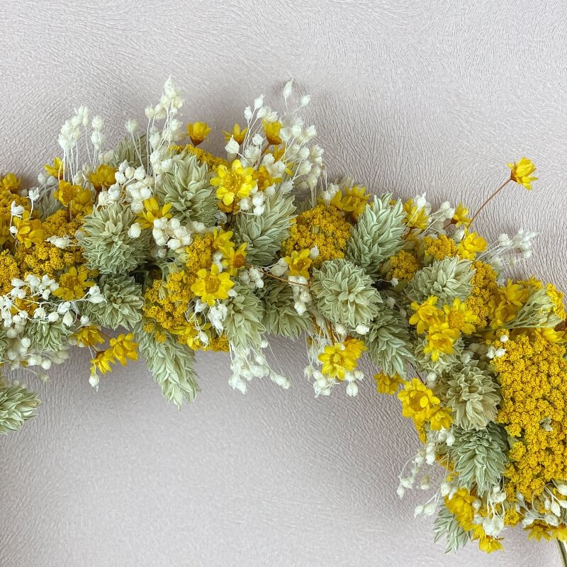 couronne-fleurs-sechees-buccolique-champetre-verte-jaune-blanche