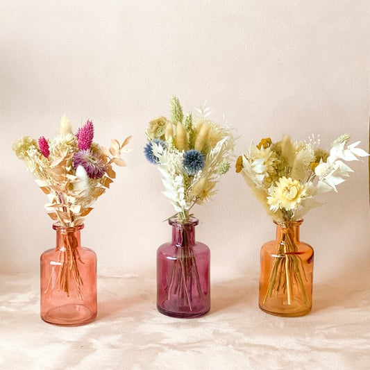 mini-bouquet-fleurs-sechees-et-vase-coloré